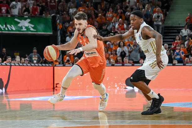 的策略下 的策略下