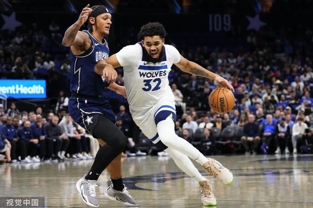 中超：赛季首胜 青岛西海岸队2-0武汉三镇队.